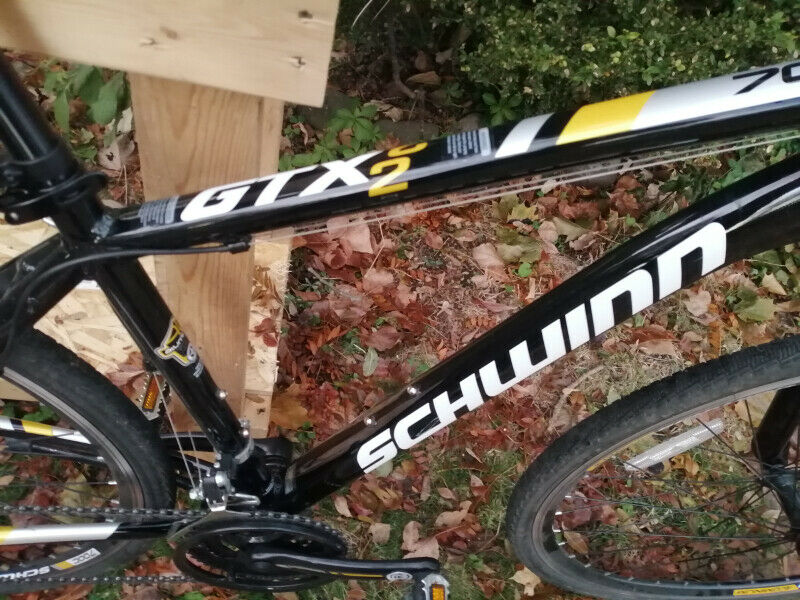 Schwinn GTX 2 Hybrid Bicycle